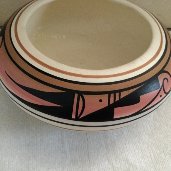Native American Navajo bowl 8" x 3.5" black pink brown decoration signed - Picture 5 of 6